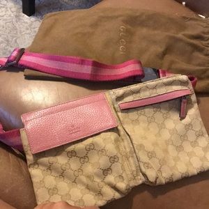 Brand:Gucci
Pink Leather With Tan Monogram Canvas
